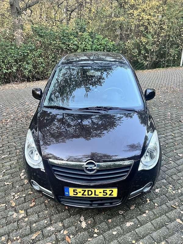 Bruin Gebruikt 2014 Opel Agila Hatchback | € 4.500 (Eerlijke prijs) - Afbeelding 1/4