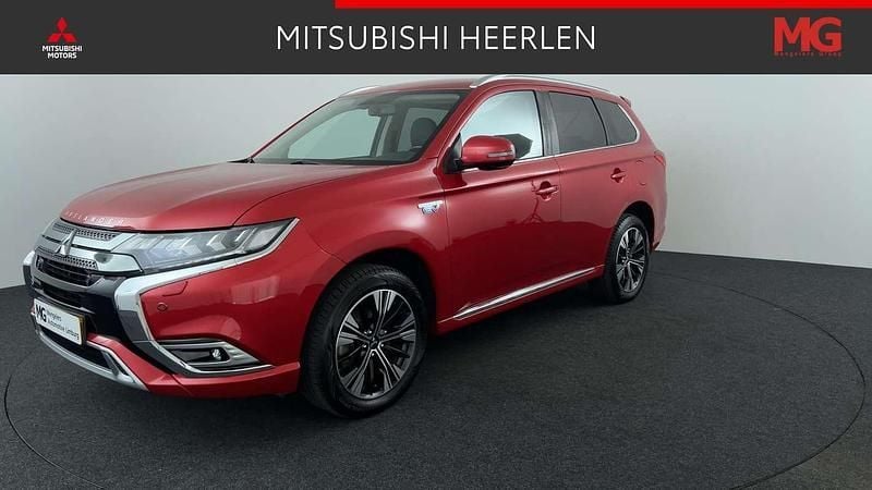 Rood Gebruikt 2019 Mitsubishi Outlander P-HEV Intense SUV | € 20.950 (Eerlijke prijs) - Afbeelding 1/4