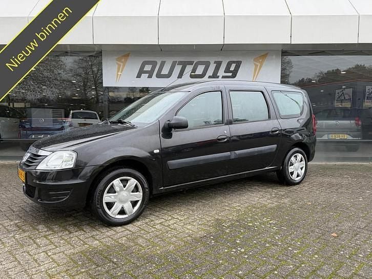 Zwart Gebruikt 2009 Dacia Logan MCV Ambiance MPV | € 1.919 (Eerlijke prijs) - Afbeelding 1/3