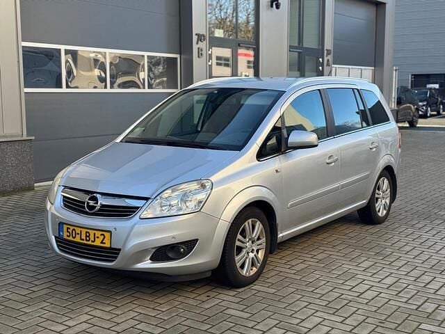 Grijs Occasion 2010 Opel Zafira Cosmo MPV | € 2.950 (Eerlijke prijs) - Afbeelding 1/4
