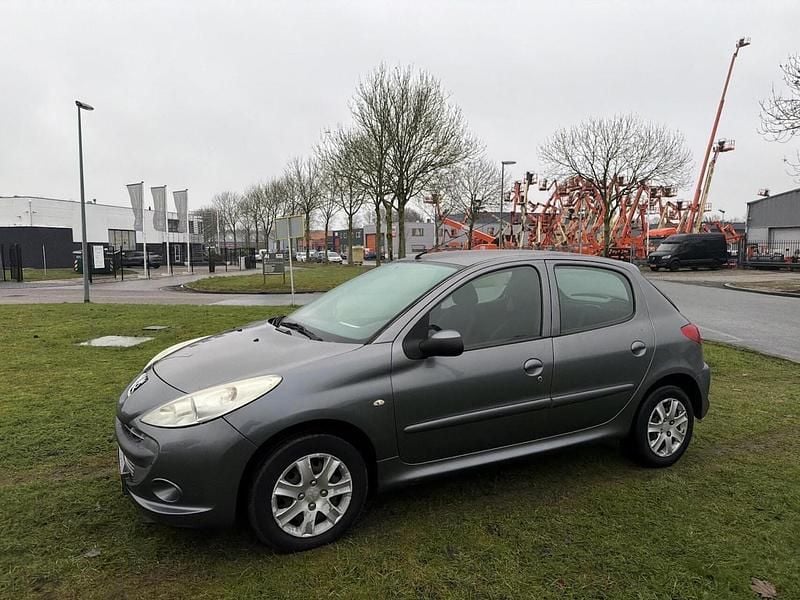 Grijs Gebruikt 2010 Peugeot 206 Hatchback | € 2.399 (Goede deal) - Afbeelding 1/4