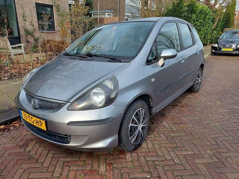 Zilver Occasion 2006 Honda Jazz Cool Hatchback | € 1.950 (Eerlijke prijs) - Afbeelding 1/4