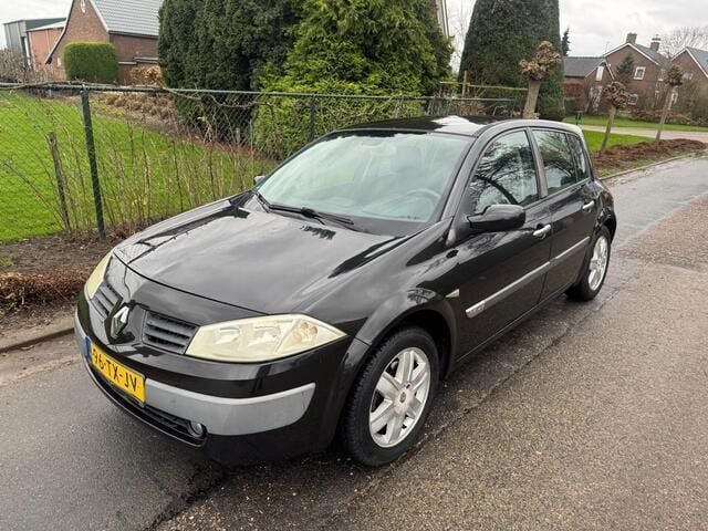 Zwart Occasion 2004 Renault Mégane II Dynamique Hatchback | € 1.299 (Goede deal) - Afbeelding 1/4
