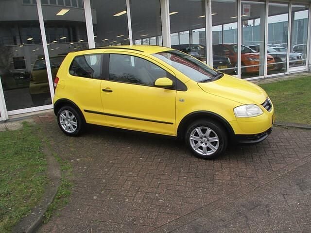 Occasion VW Fox Trendline 54 PK (39 kW) 2006 Geel Hatchback