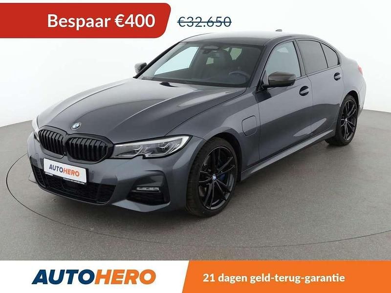 Grijs Gebruikt 2019 BMW 330e M Sport Sedan | € 32.449 (Iets duurder) - Afbeelding 1/3
