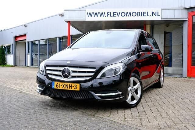 Zwart, metallic lak Gebruikt 2012 Mercedes B180 Ambition MPV | € 8.950 (Eerlijke prijs) - Afbeelding 1/4