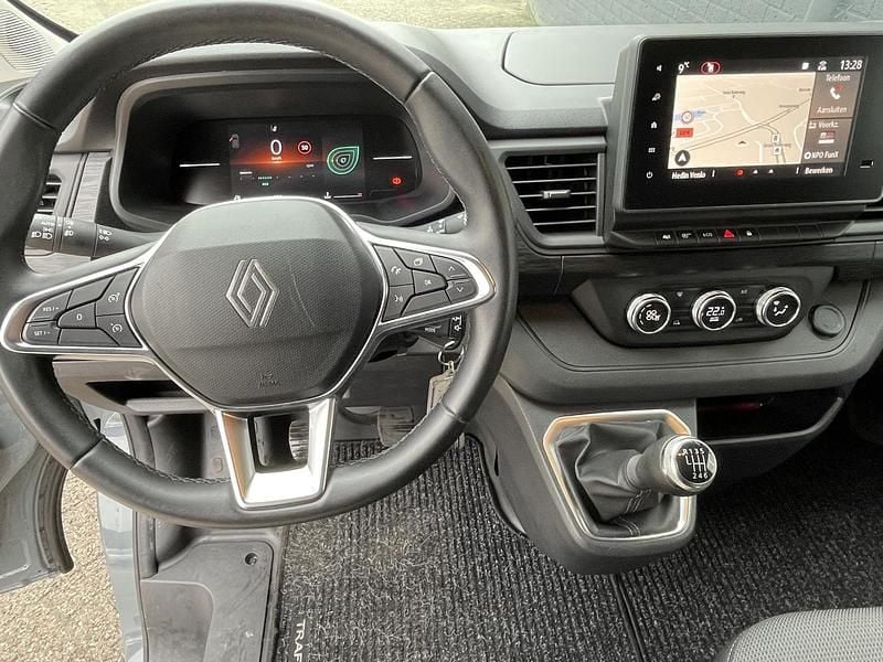 Occasion Renault Trafic 131 PK (96 kW) 2024 Stadsgrijs kpw MPV