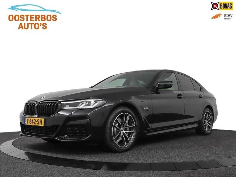 Zwart Occasion 2022 BMW 520 M Sport Sedan | € 35.999 (Eerlijke prijs) - Afbeelding 1/4