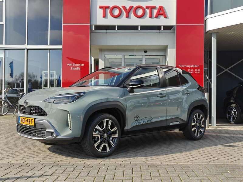 Zwart Nieuw 2024 Toyota Yaris Cross Edition SUV | € 39.900 - Afbeelding 1/4