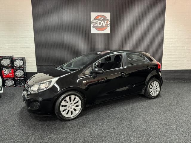 Zwart Gebruikt 2012 Kia Rio Comfort Hatchback | € 6.445 (Eerlijke prijs) - Afbeelding 1/4