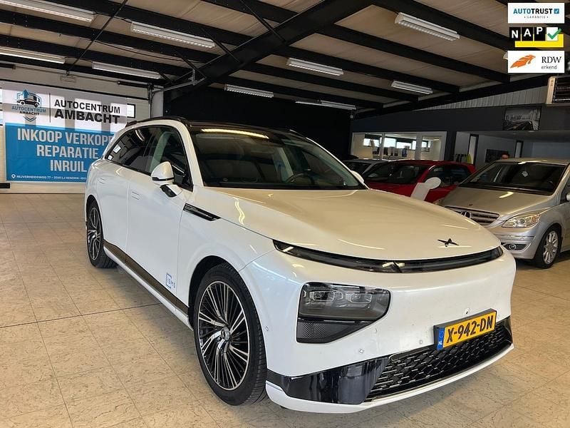 Wit Occasion 2023 XPENG G9 AWD Performance SUV | € 53.719 (Iets duurder) - Afbeelding 1/4
