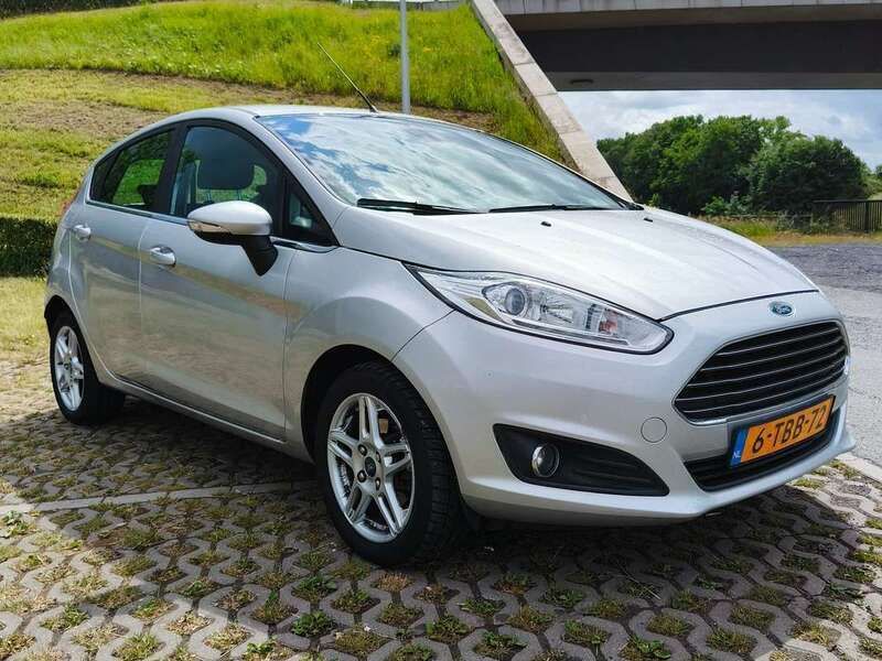 Grijs Gebruikt 2014 Ford Fiesta Titanium Hatchback | € 6.500 (Eerlijke prijs) - Afbeelding 1/4