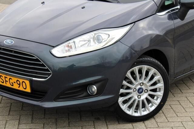 Occasion Ford Fiesta Titanium 101 PK (74 kW) 2013 Grijs Hatchback