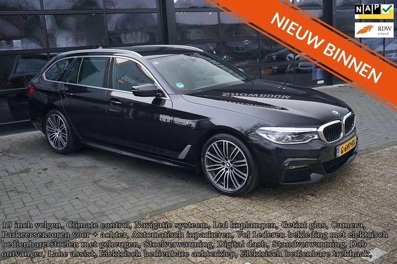 Zwart (metallic) Occasion 2019 BMW 520 Executive Stationwagen | € 26.440 (Goede deal) - Afbeelding 1/4