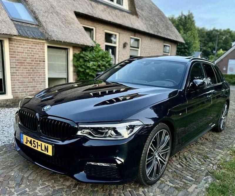 Zwart Occasion 2018 BMW 520 Executive Stationwagen | € 24.950 (Iets duurder) - Afbeelding 1/4