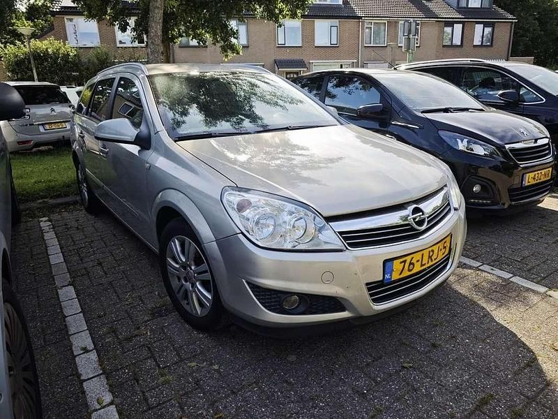 Beige Gebruikt 2010 Opel Astra Cosmo Stationwagen | € 650 (Eerlijke prijs) - Afbeelding 1/4