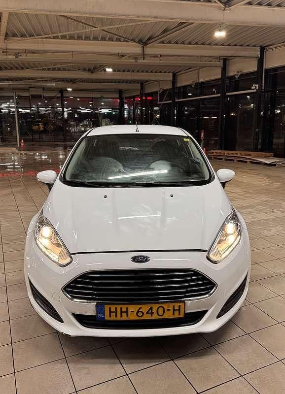 Wit Gebruikt 2015 Ford Fiesta Style Hatchback | € 9.500 - Afbeelding 1/4