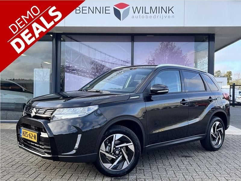 Zwart Occasion 2025 Suzuki Vitara Style SUV | € 29.895 (Iets duurder) - Afbeelding 1/4