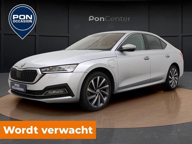 Grijs, metallic lak Gebruikt 2021 Skoda Octavia Business Line Hatchback | € 22.950 (Eerlijke prijs) - Afbeelding 1/3