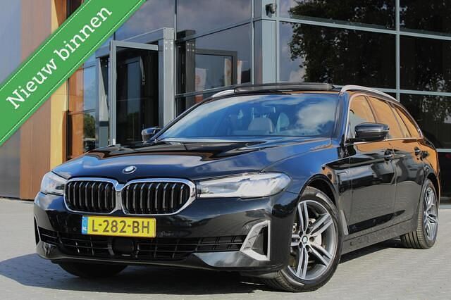 Zwart Gebruikt 2021 BMW 530e Executive Stationwagen | € 26.950 (Super prijs) - Afbeelding 1/4