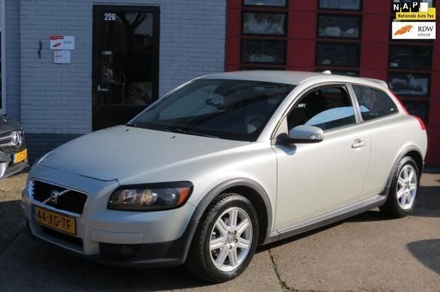 Wit, metallic lak Gebruikt 2007 Volvo C30 Momentum Hatchback | € 1.900 (Eerlijke prijs) - Afbeelding 1/4