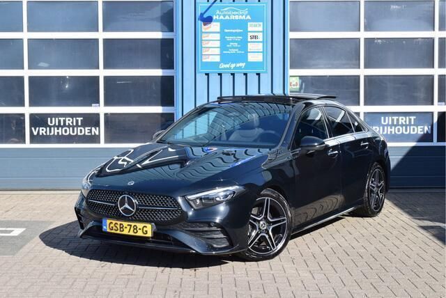 Zwart Gebruikt 2024 Mercedes A180 AMG line Sedan | € 43.650 - Afbeelding 1/4