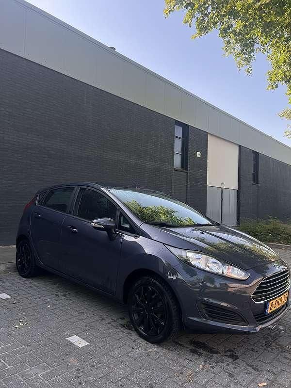 Grijs Gebruikt 2013 Ford Fiesta Hatchback | € 3.300 (Goede deal) - Afbeelding 1/4