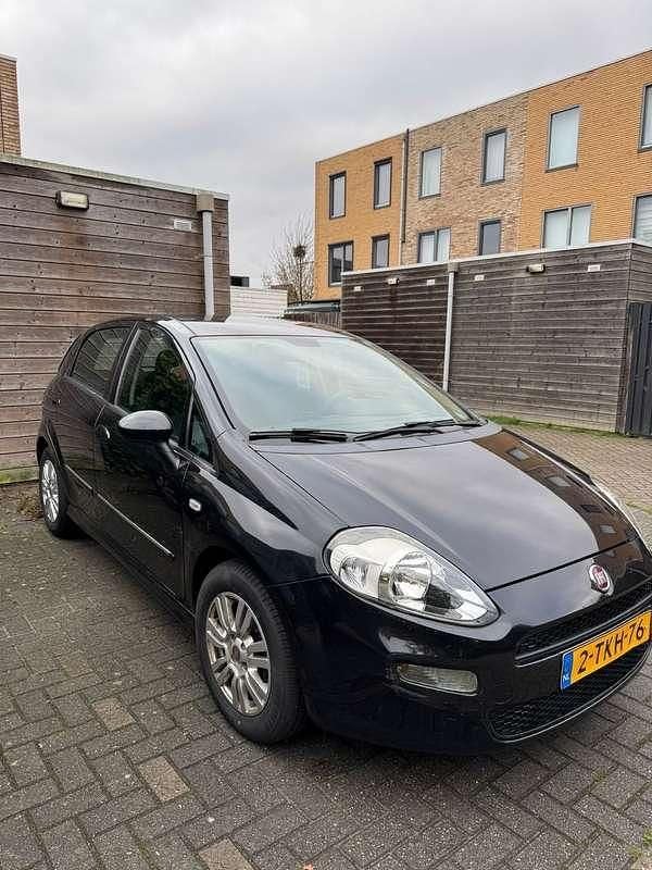 Zwart Gebruikt 2014 Fiat Punto Street Hatchback | € 3.000 (Super prijs) - Afbeelding 1/4