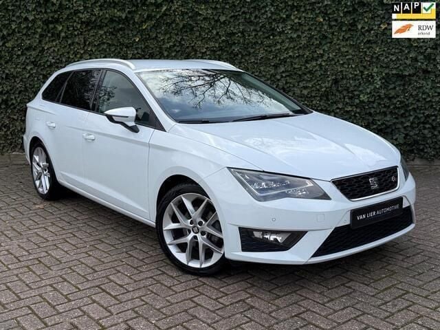 Wit Gebruikt 2015 Seat Leon ST FR Stationwagen | € 12.495 (Eerlijke prijs) - Afbeelding 1/4
