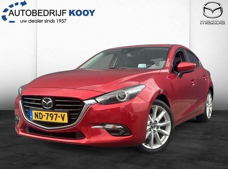 Soul red (rood metallic) Gebruikt 2017 Mazda 3 Hatchback | € 13.950 (Eerlijke prijs) - Afbeelding 1/4