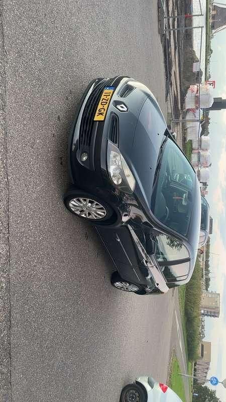 Zwart Gebruikt 2008 Renault Clio II Dynamique Hatchback | € 1.500 (Eerlijke prijs) - Afbeelding 1/4