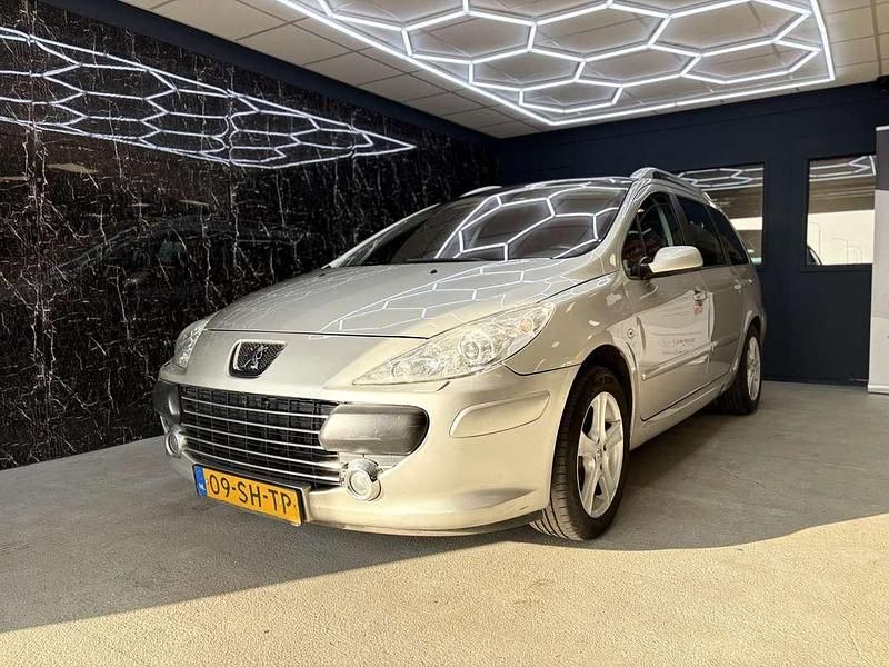 Grijs Occasion 2006 Peugeot 307 Stationwagen | € 1.250 (Super prijs) - Afbeelding 1/4