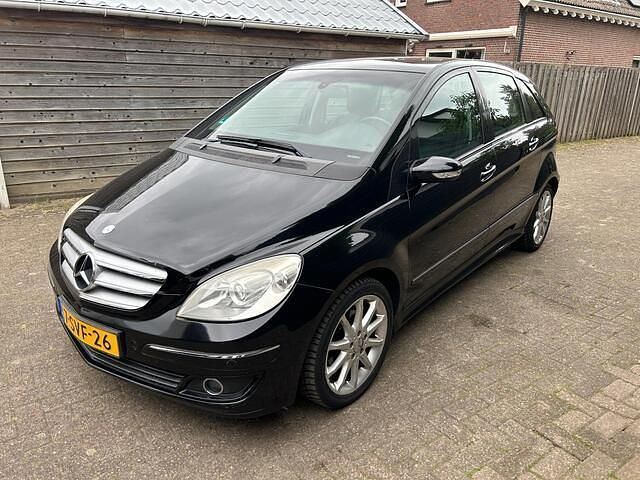 Zwart, metallic lak Gebruikt 2006 Mercedes B200 MPV | € 2.700 (Super prijs) - Afbeelding 1/4