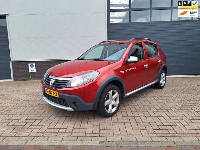 Rood Gebruikt 2010 Dacia Sandero Stepway Hatchback | € 4.650 (Eerlijke prijs) - Afbeelding 1/4