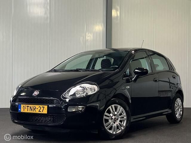 Zwart Gebruikt 2014 Fiat Punto Evo Street Hatchback | € 5.445 (Eerlijke prijs) - Afbeelding 1/3