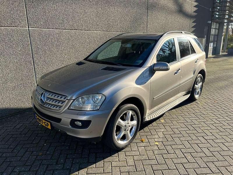 Zilver Gebruikt 2007 Mercedes ML320 SUV | € 7.950 (Goede deal) - Afbeelding 1/4
