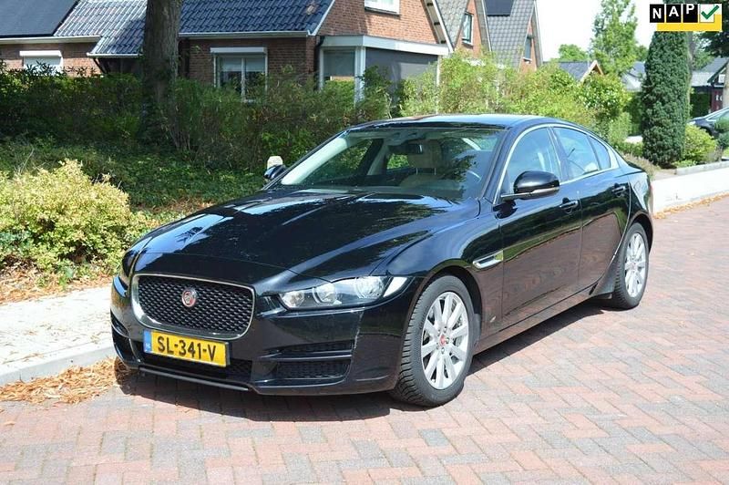 Zwart Gebruikt 2018 Jaguar XE Prestige Sedan | € 8.995 - Afbeelding 1/4