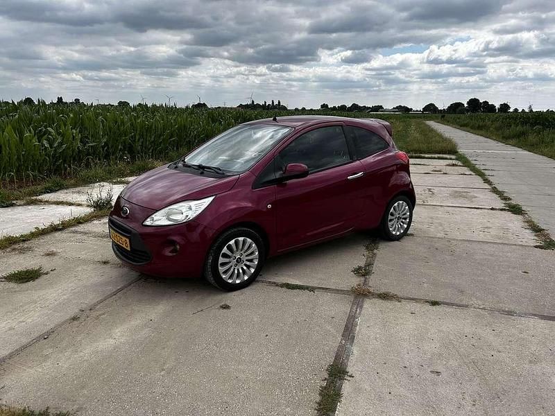 Rood Gebruikt 2012 Ford Ka Titanium X Hatchback | € 4.250 (Eerlijke prijs) - Afbeelding 1/4