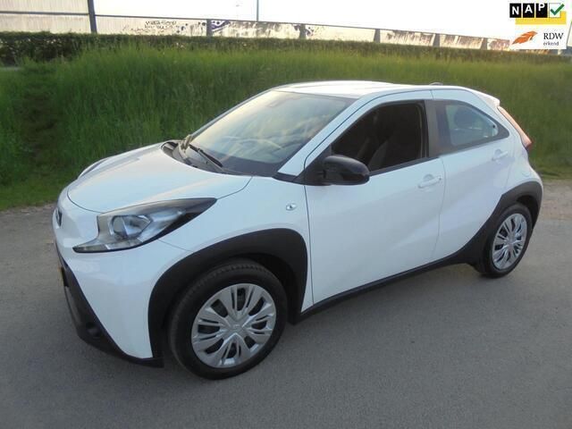 Wit Gebruikt 2023 Toyota Aygo Play Hatchback | € 14.999 (Eerlijke prijs) - Afbeelding 1/4