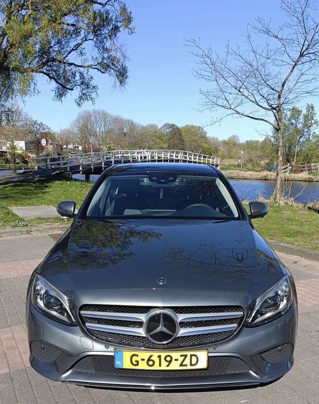Grijs Gebruikt 2020 Mercedes C180 AMG Sedan | € 29.500 (Eerlijke prijs) - Afbeelding 1/4