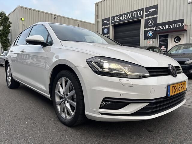 Wit Gebruikt 2018 VW Golf VII Highline Hatchback | € 13.999 (Super prijs) - Afbeelding 1/4