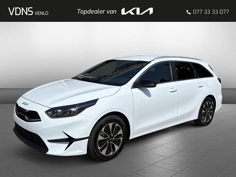 Wit Nieuw 2025 Kia Ceed Hatchback | € 31.895 (Iets duurder) - Afbeelding 1/4