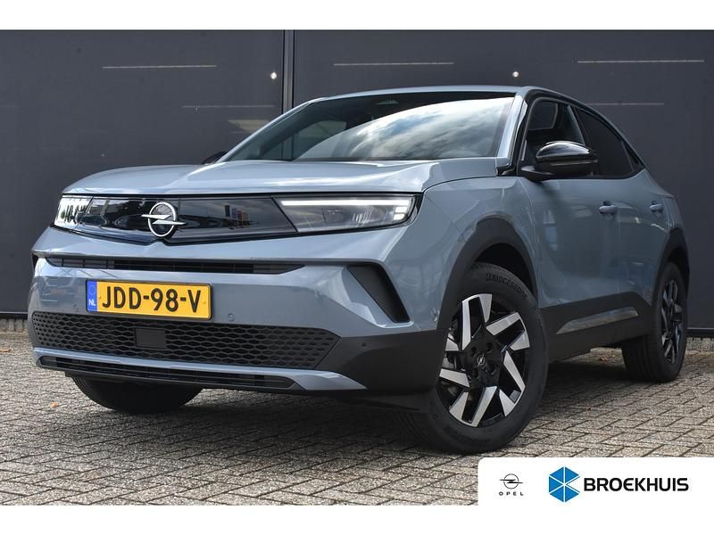 Grijs Nieuw 2025 Opel Mokka-e Business Edition SUV | € 34.645 (Duur) - Afbeelding 1/4