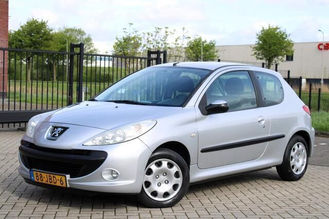 Grijs Gebruikt 2009 Peugeot 206+ Hatchback | € 1.850 (Eerlijke prijs) - Afbeelding 1/4