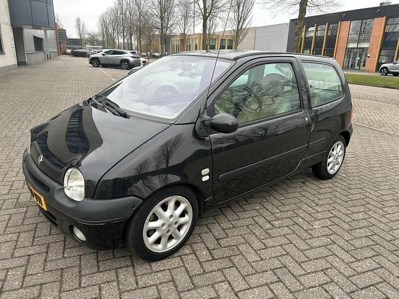 Zwart Occasion 2003 Renault Twingo Initiale Hatchback | € 1.750 (Eerlijke prijs) - Afbeelding 1/4