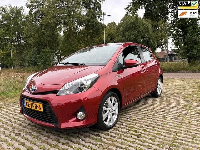 Rood Gebruikt 2012 Toyota Yaris Hatchback | € 9.990 (Goede deal) - Afbeelding 1/4