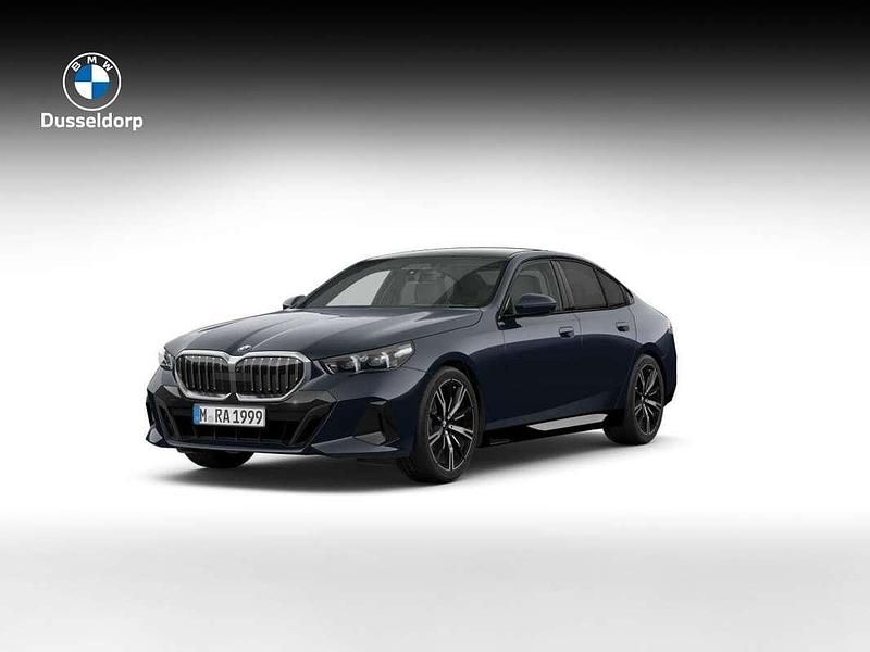 Zwart Nieuw 2025 BMW 520 Comfort Edition Sedan | € 87.301 - Afbeelding 1/4