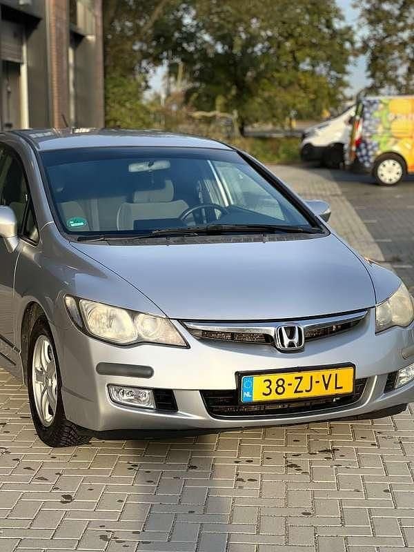 Grijs Gebruikt 2008 Honda Civic Sedan | € 2.349 (Eerlijke prijs) - Afbeelding 1/4