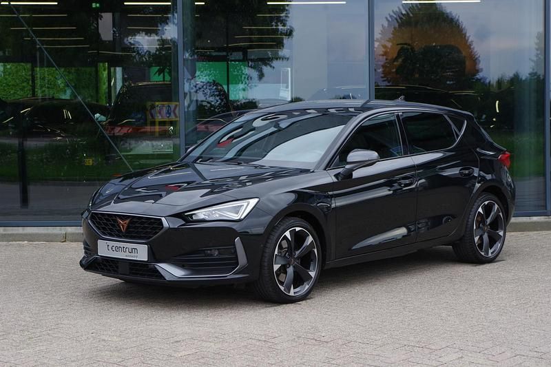 Zwart Gebruikt 2022 Cupra Leon VZ Hatchback | € 25.400 (Goede deal) - Afbeelding 1/4