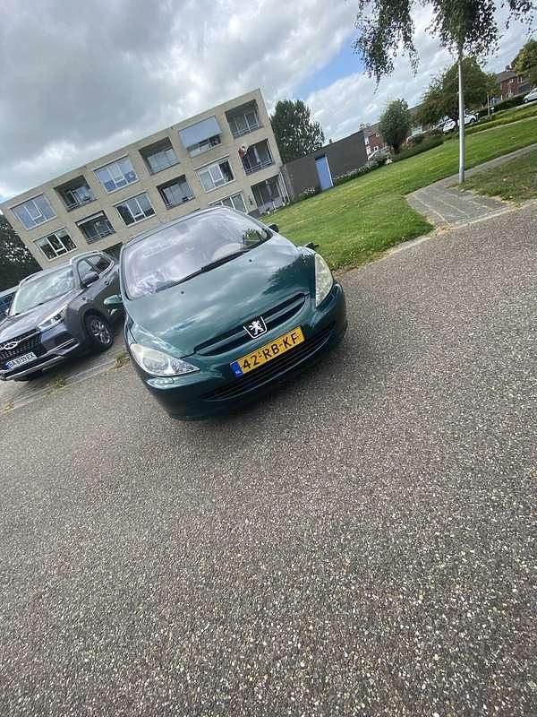 Gebruikt 2005 Peugeot 307 Premium Sedan | € 1.000 (Duur) - Afbeelding 1/4